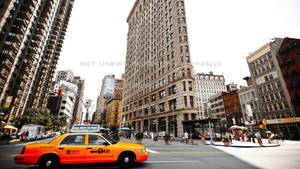 Flatiron Building Taxi Nearby Wallpaper