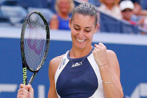 Flavia Pennetta Happy Celebration Wallpaper