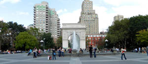 Flock Of People At Nyu Park Wallpaper