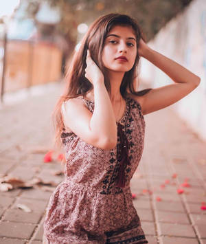 Floral Arishfa Khan Wallpaper