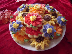 Flower Design Icing Biscuit Dish Wallpaper