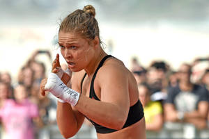 Focused Ronda Rousey Wallpaper