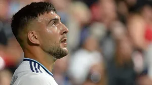 Focused Soccer Player Lucas Cavallini Wallpaper