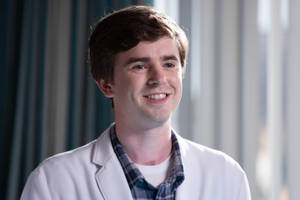 Freddie Highmore As Dr. Shaun Wallpaper