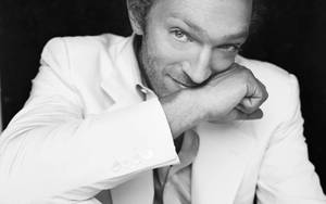 French Actor Vincent Cassel In A Candid Laughing Moment Wallpaper