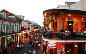 French Quarter Group Of Tourists Wallpaper