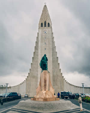 Front View Of Hallgrimskirkja Wallpaper