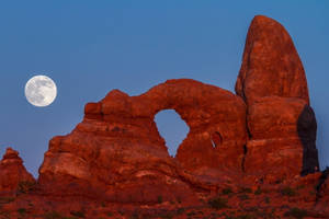 Full Moon At Arches National Park Wallpaper