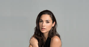 Gal Gadot For Gucci Bamboo Wallpaper