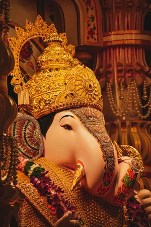 Ganesh 4k With Gold Accessories Wallpaper