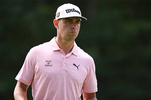 Gary Woodland In Pink Shirt Wallpaper