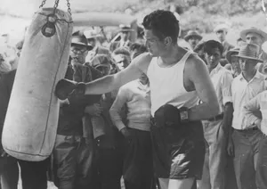 Gene Tunney's Boxing Demo With His Fans Wallpaper