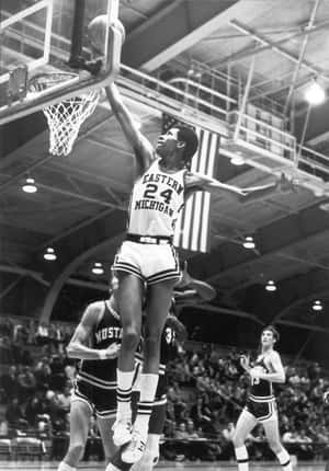 George Gervin Vintage Basketball Game Wallpaper