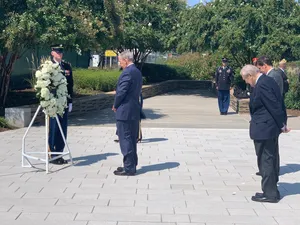 George W. Bush In Friends Funeral Wallpaper