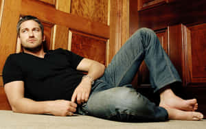 Gerard Butler Bare Feet Wallpaper