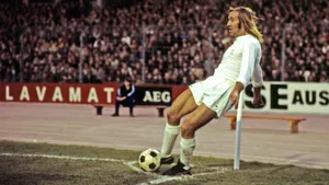 German Football Player Günter Netzer Vintage Wallpaper