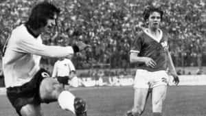 German Footballer Gerd Muller And Franz Beckenbauer Wallpaper