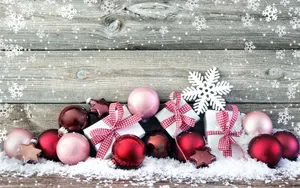 Get In The Holiday Spirit With This Beautiful Christmas Ornament! Wallpaper