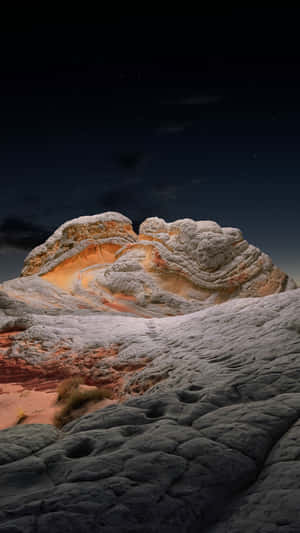 Get Out And Explore The Beauty Of The Desert With This Iphone Wallpaper