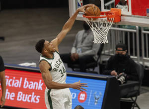 Giannis Antetokounmpo Dunk Shot Wallpaper