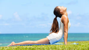 Girl Yoga Under The Sun Wallpaper