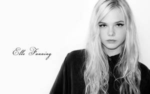 Glaring Elle Fanning Wallpaper