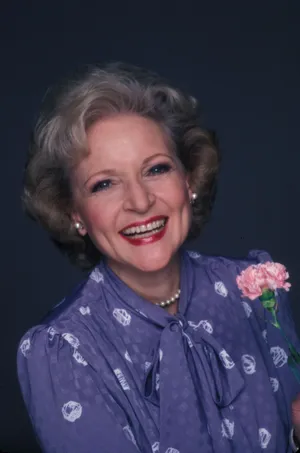 Gleeful Betty White Wallpaper
