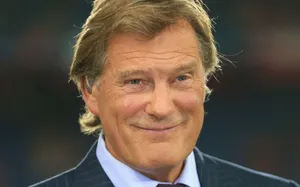 Glenn Hoddle Portrait Public Football Wallpaper