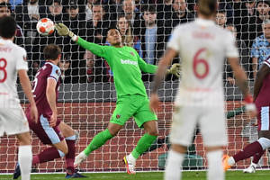 Goalkeeper Alphonse Areola Catching Ball Wallpaper