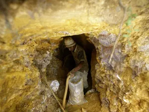 Gold Deposits From India's Goldmines Wallpaper