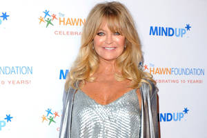 Goldie Hawn Actress Silky Dress Wallpaper