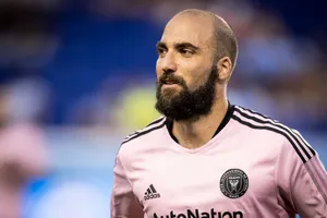 Gonzalo Higuain Warm Up Against New York City Wallpaper