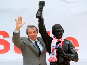 Gordon Banks Next To Black Statue Wallpaper