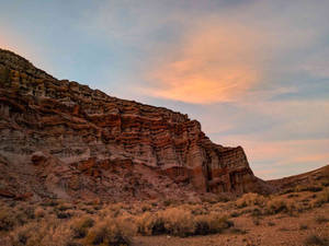 Gorgeous Red Rock Formation In Desert Wallpaper