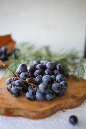 Grape On Wooden Platter Wallpaper