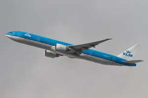 Gray Sky With Klm Dreamliner Wallpaper