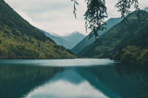 Green Lake With Mountains Wallpaper