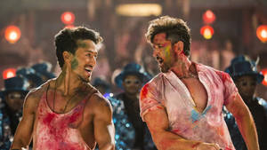 Grooving Tiger Shroff And Hrithik Roshan War Wallpaper