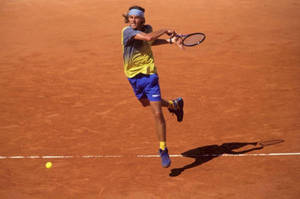 Gustavo Kuerten Going After The Ball Wallpaper