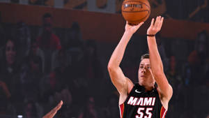 Half Body Image Of Duncan Robinson Wallpaper