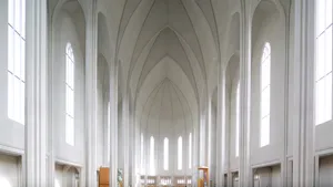 Hallgrimskirkja Tall Column Tanks Wallpaper