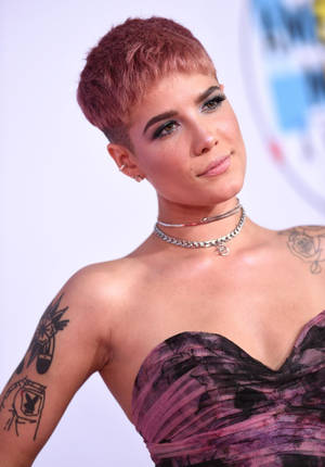 Halsey At Amas 2018 Wallpaper