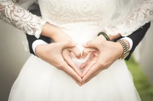 Hand Heart Couple Wallpaper