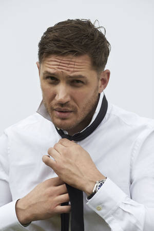 Handsome Actor Tom Hardy Wallpaper