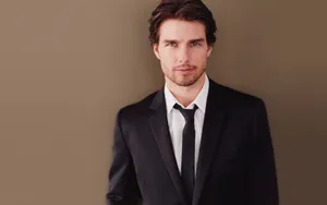 Handsome Man Tom Cruise Wallpaper