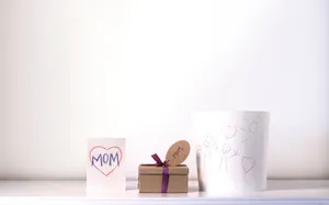 Happy Birthday Mom Gift Wallpaper
