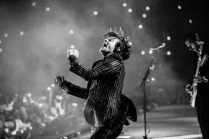 Harry Styles Laptop Black White Wallpaper