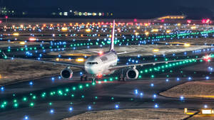 Hawaiian Airlines Plane Landing Wallpaper