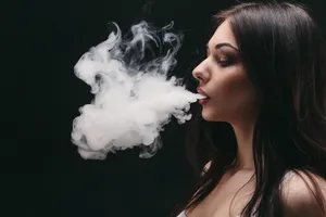 Hd Girl Vaping Smoke Wallpaper