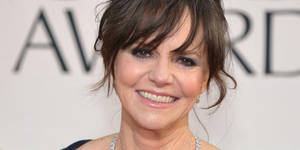 Headshot Of Sally Field At The Golden Globes Awards 2013 Wallpaper